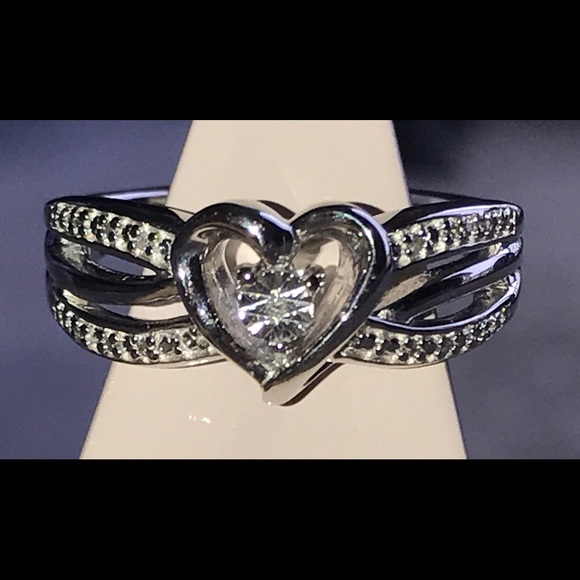 👻 STERLING SILVER (925) DIAMOND HEART RING - Picture 2 of 4